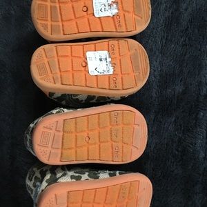 2 pairs of toms 4t shoes